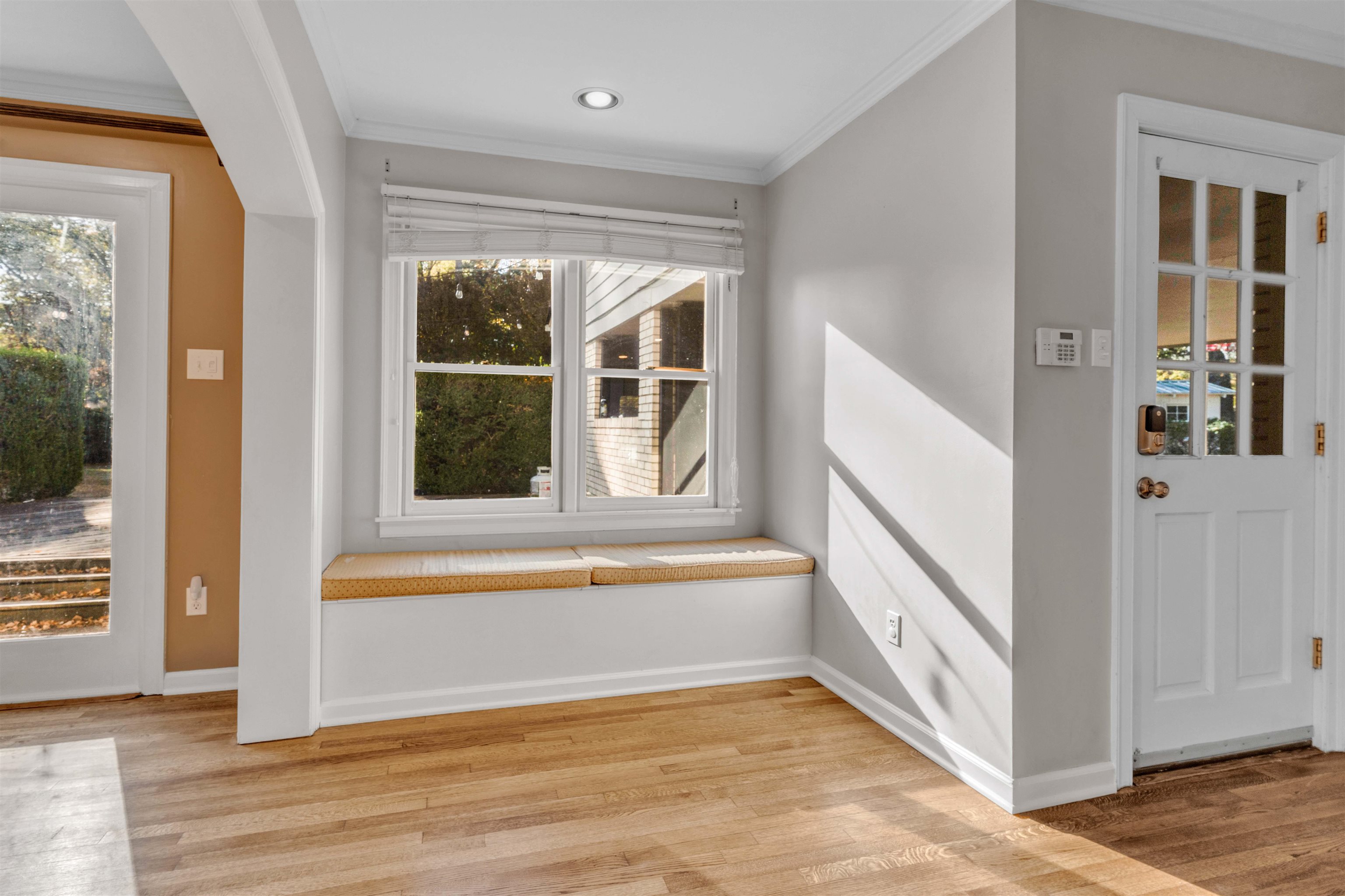 2014 Heather Cove Memphis, TN 38119 - Photo 12 of 40 Entryway featuring crown molding, light wood-style floors, and recessed lighting