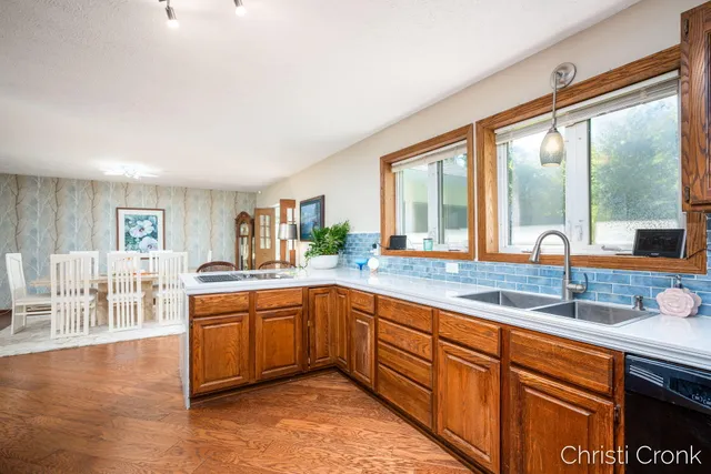 $400,000 | 12501 Pine Island Drive Northeast, Sparta, MI 49345