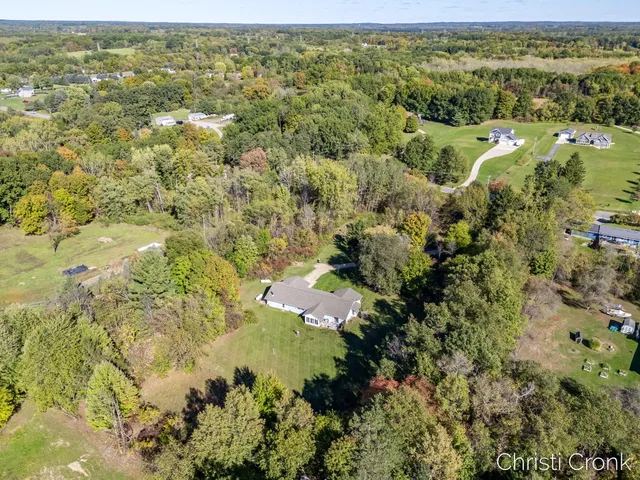 $400,000 | 12501 Pine Island Drive Northeast, Sparta, MI 49345