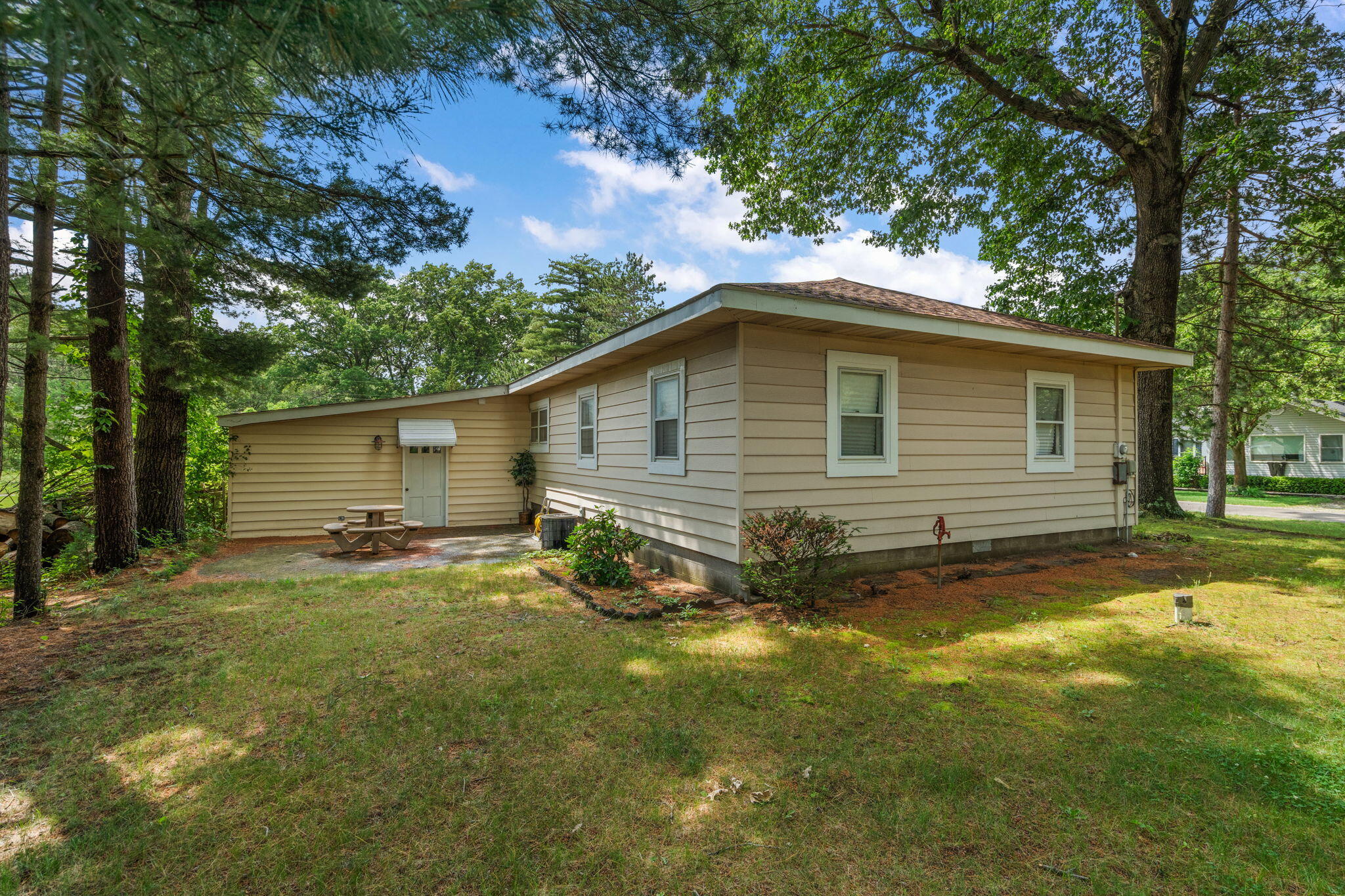 3872 South Hillcrest Road Knox, IN 46534 - Photo 17 of 32 2048x1365