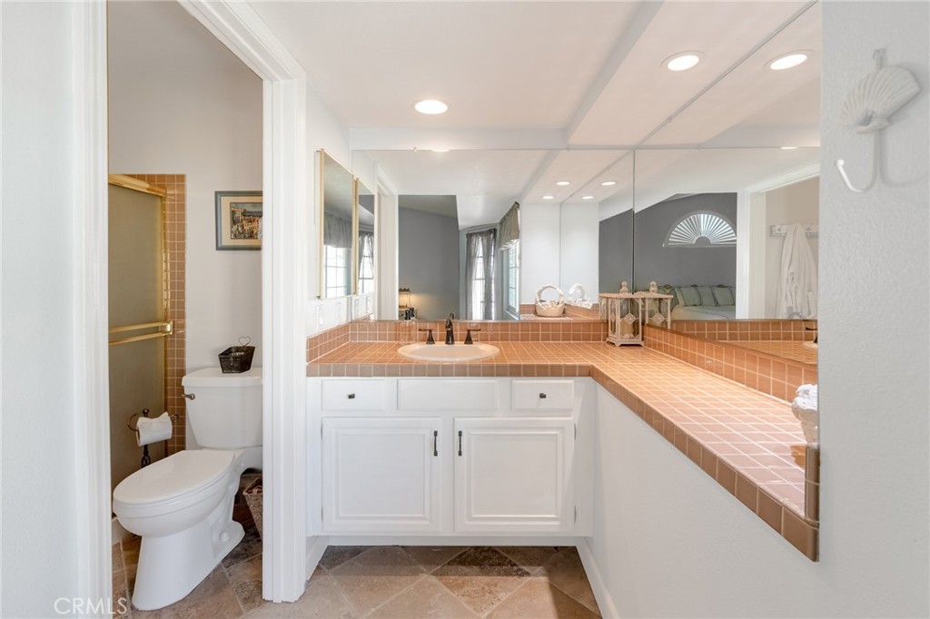 10554 Champagne Road Rancho Cucamonga, CA 91737 - Photo 19 of 25 Vanity and Primary Bath