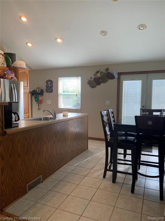2505 Dearborn Avenue Rochester Hills, MI 48309 - Photo 4 of 25