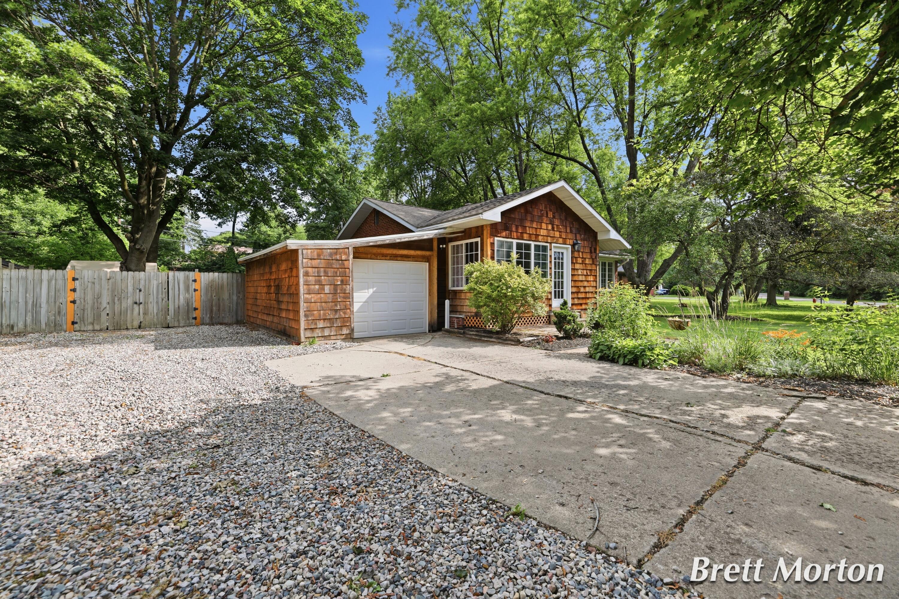 2304 Tecumseh River Road Lansing, MI 48906 - Photo 2 of 26 2304 tecumseh river rd_008