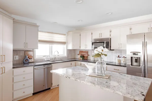 $599,000 | 1148 Hollybrook Drive, Wayzata, MN 55391