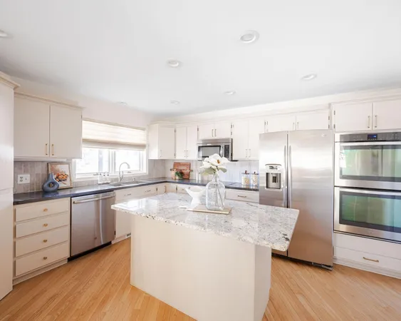 $599,000 | 1148 Hollybrook Drive, Wayzata, MN 55391