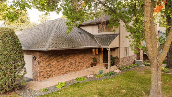 $599,000 | 1148 Hollybrook Drive, Wayzata, MN 55391