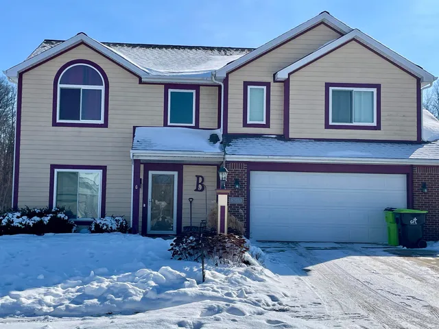 $325,500 | 3025 Trappers Cove, Huntington, IN 46750