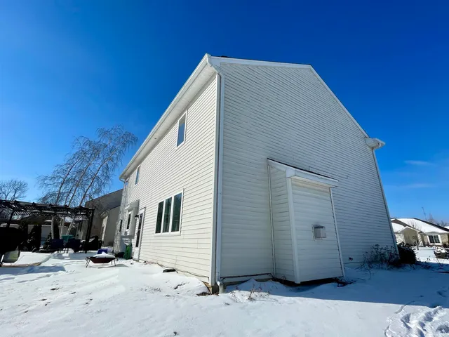 $325,500 | 3025 Trappers Cove, Huntington, IN 46750