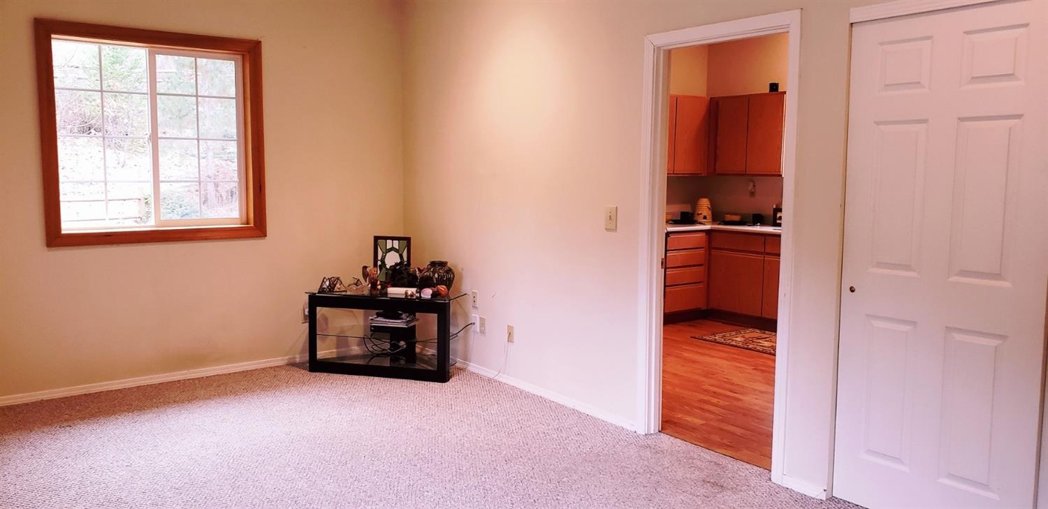 1709 Murphy Creek Road Grants Pass, OR 97527 - Photo 24 of 35 Guest House Living room