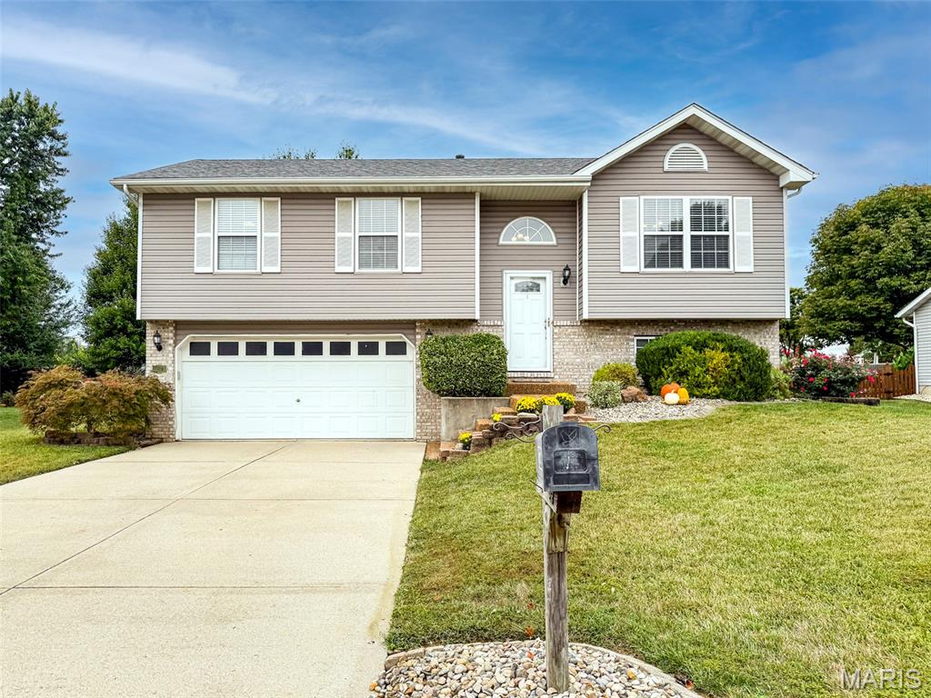 120 Ridge Drive Maryville, IL 62062 - Photo 2 of 28 Gallery Image 2