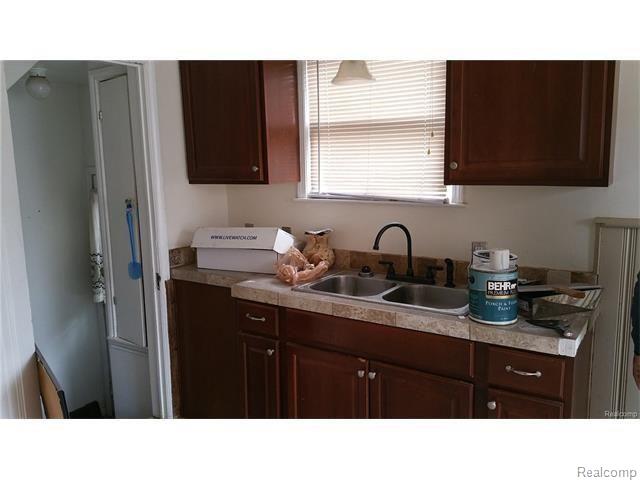 18266 Manor Detroit, MI 48221 - Photo 2 of 4