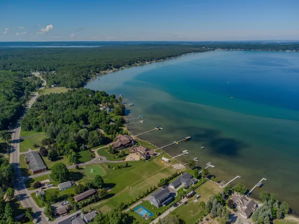 $2,950,000 | 11282 Southeast Torch Lake Drive, Alden, MI 49612