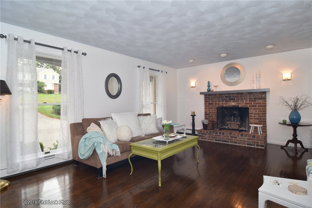 65 Peleg Road Portsmouth, RI 02871 - Photo 3 of 40 Gallery Image 3