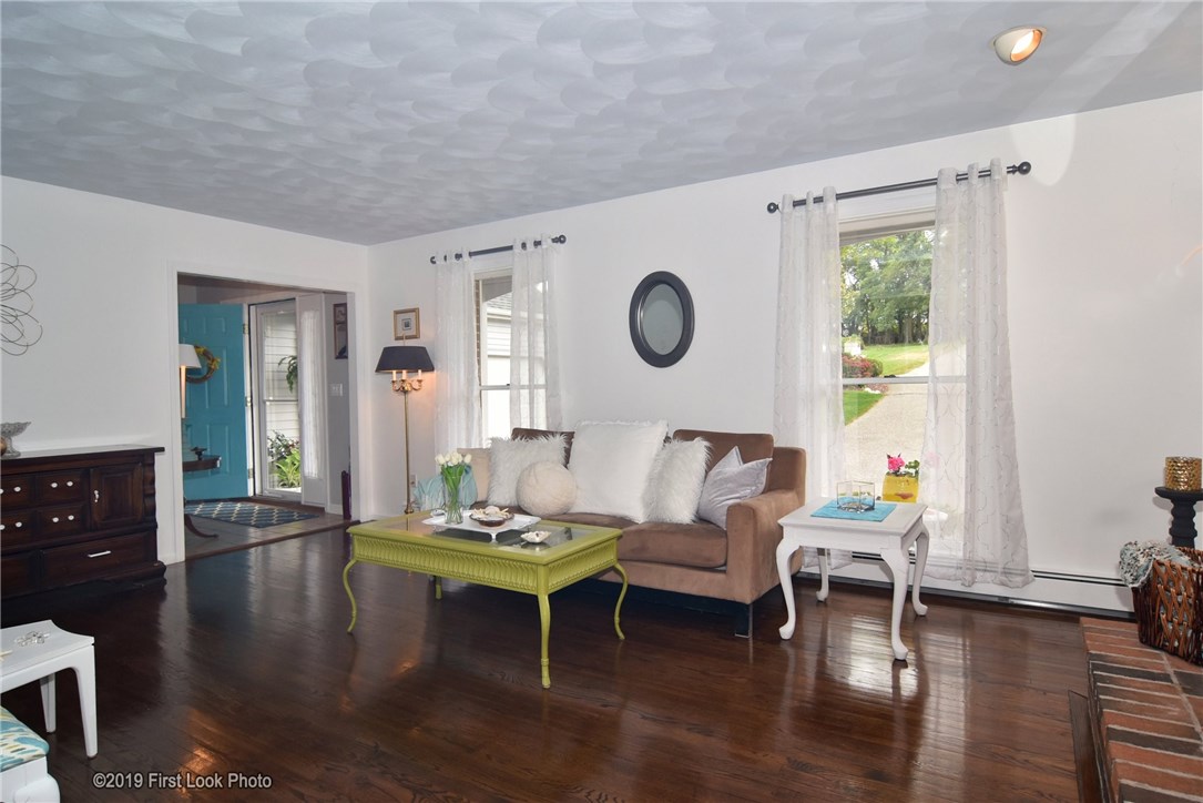 65 Peleg Road Portsmouth, RI 02871 - Photo 4 of 40 Gallery Image 4