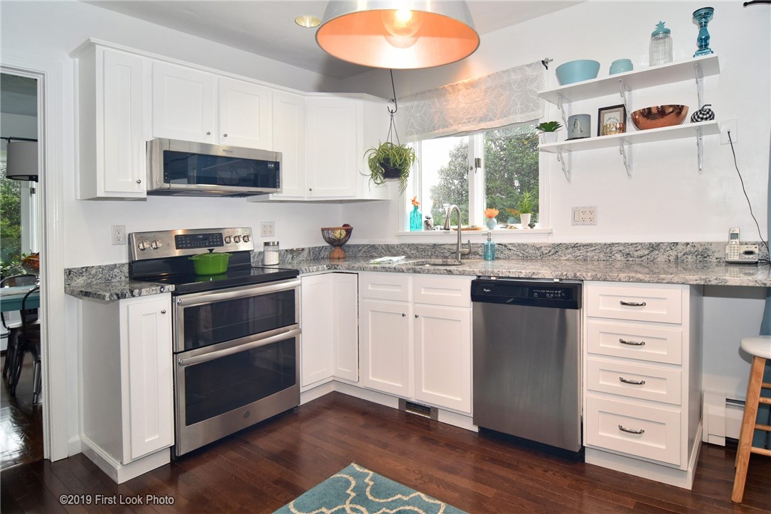 65 Peleg Road Portsmouth, RI 02871 - Photo 5 of 40 Gallery Image 5