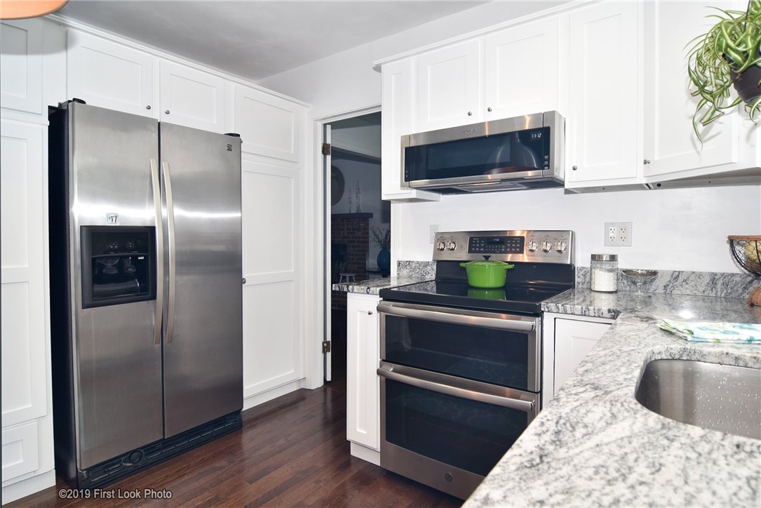 65 Peleg Road Portsmouth, RI 02871 - Photo 6 of 40 Gallery Image 6