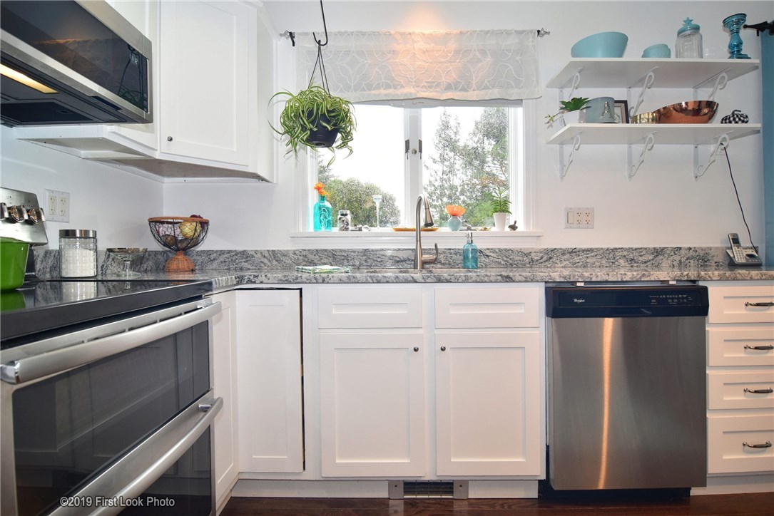 65 Peleg Road Portsmouth, RI 02871 - Photo 7 of 40 Gallery Image 7