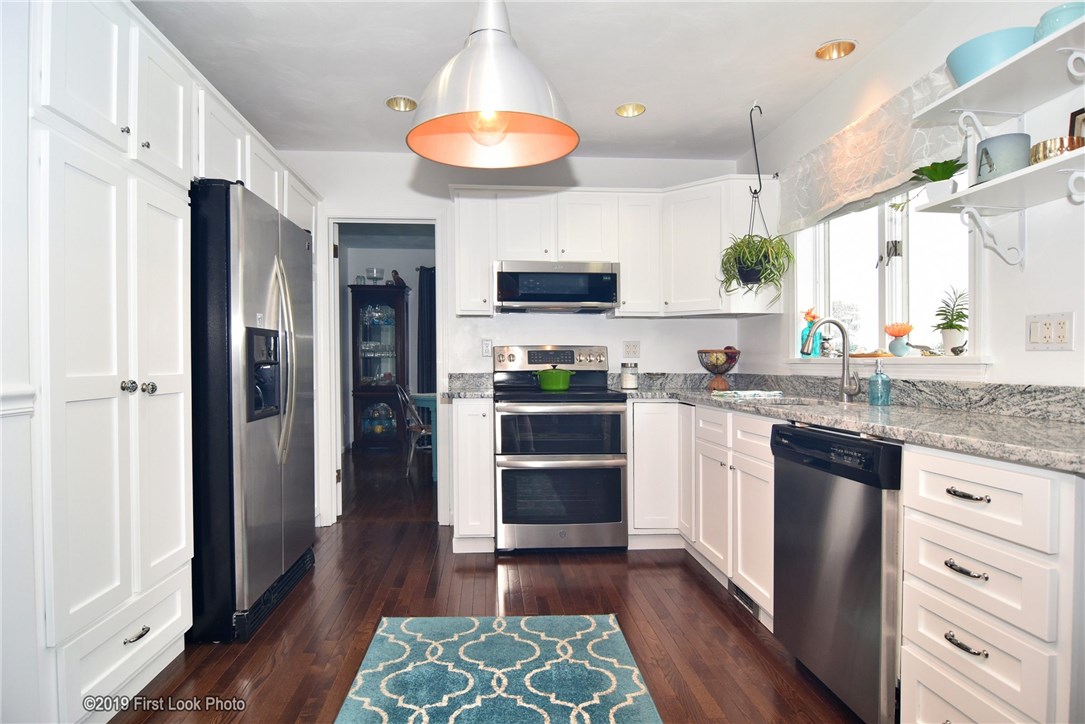 65 Peleg Road Portsmouth, RI 02871 - Photo 8 of 40 Gallery Image 8