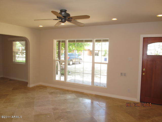 1131 East Lawrence Road Phoenix, AZ 85020 - Photo 3 of 14 INTERIOR