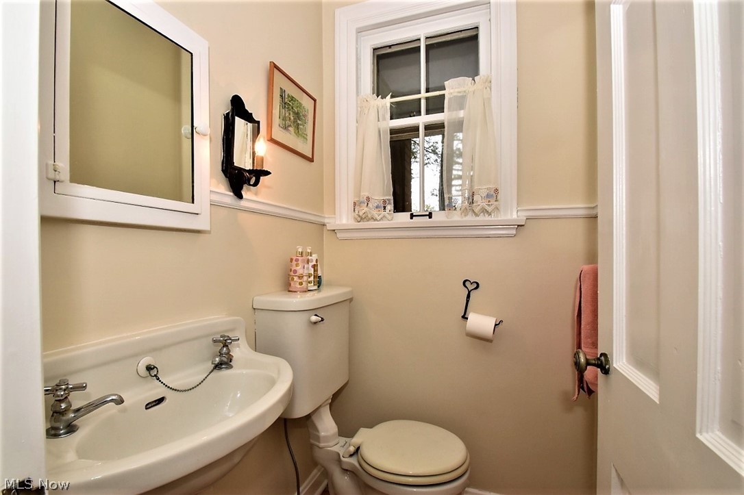 3269 Warrington Road Cleveland, OH 44120 - Photo 16 of 35 Gallery Image 16