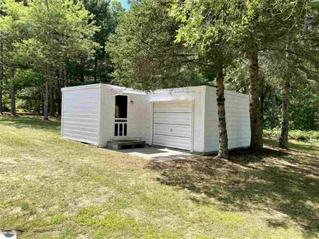 5865 West 50 Road Cadillac, MI 49601 - Photo 20 of 45 1878688-19
