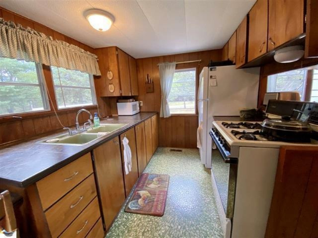 5865 West 50 Road Cadillac, MI 49601 - Photo 6 of 45 1878688-5-1