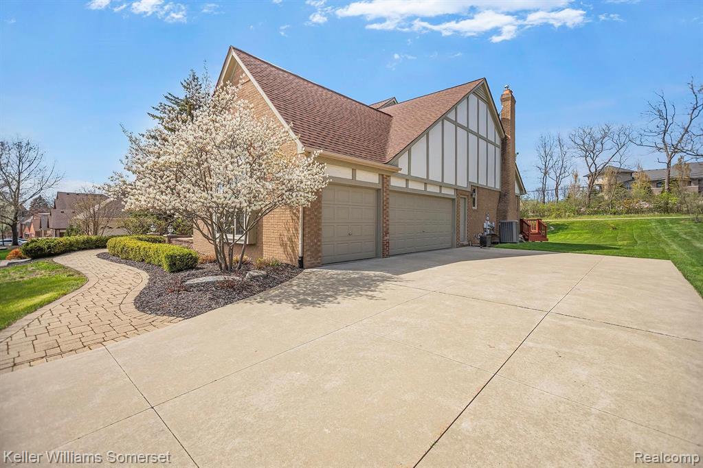 3180 Summit Ridge Drive Rochester Hills, MI 48306 - Photo 3 of 35