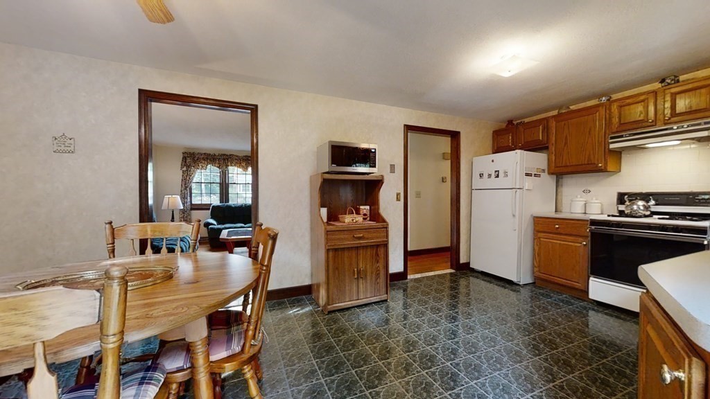 10 Kensington Road Norton, MA 02766 - Photo 8 of 27 Gallery Image 8