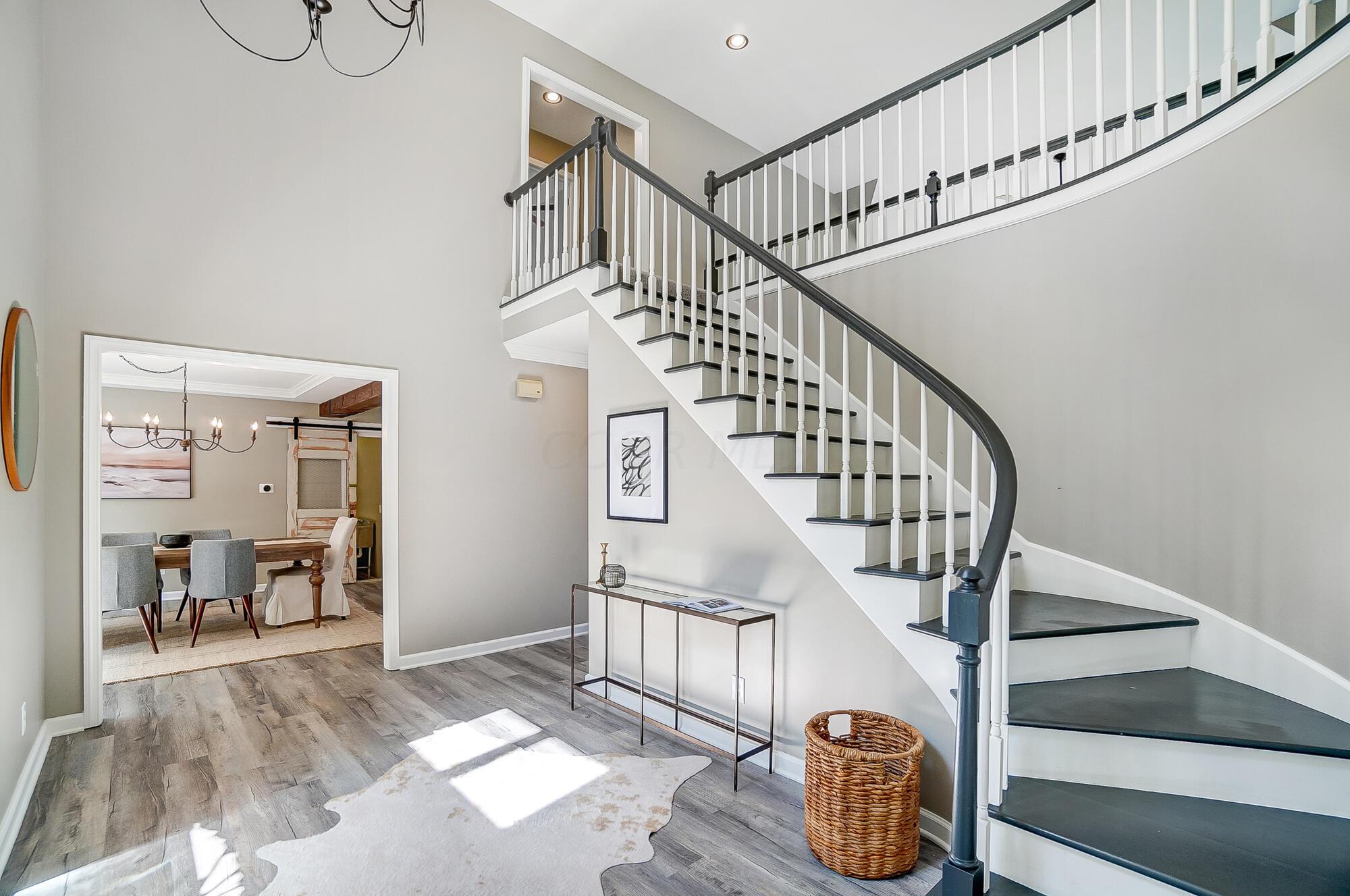 3535 Amity Road Hilliard, OH 43026 - Photo 10 of 93 Bridal Staircase