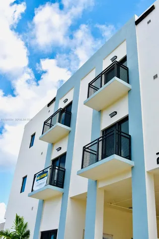 $2,700 | 29 Palmetto Drive, Unit 6, Miami Springs, FL 33166