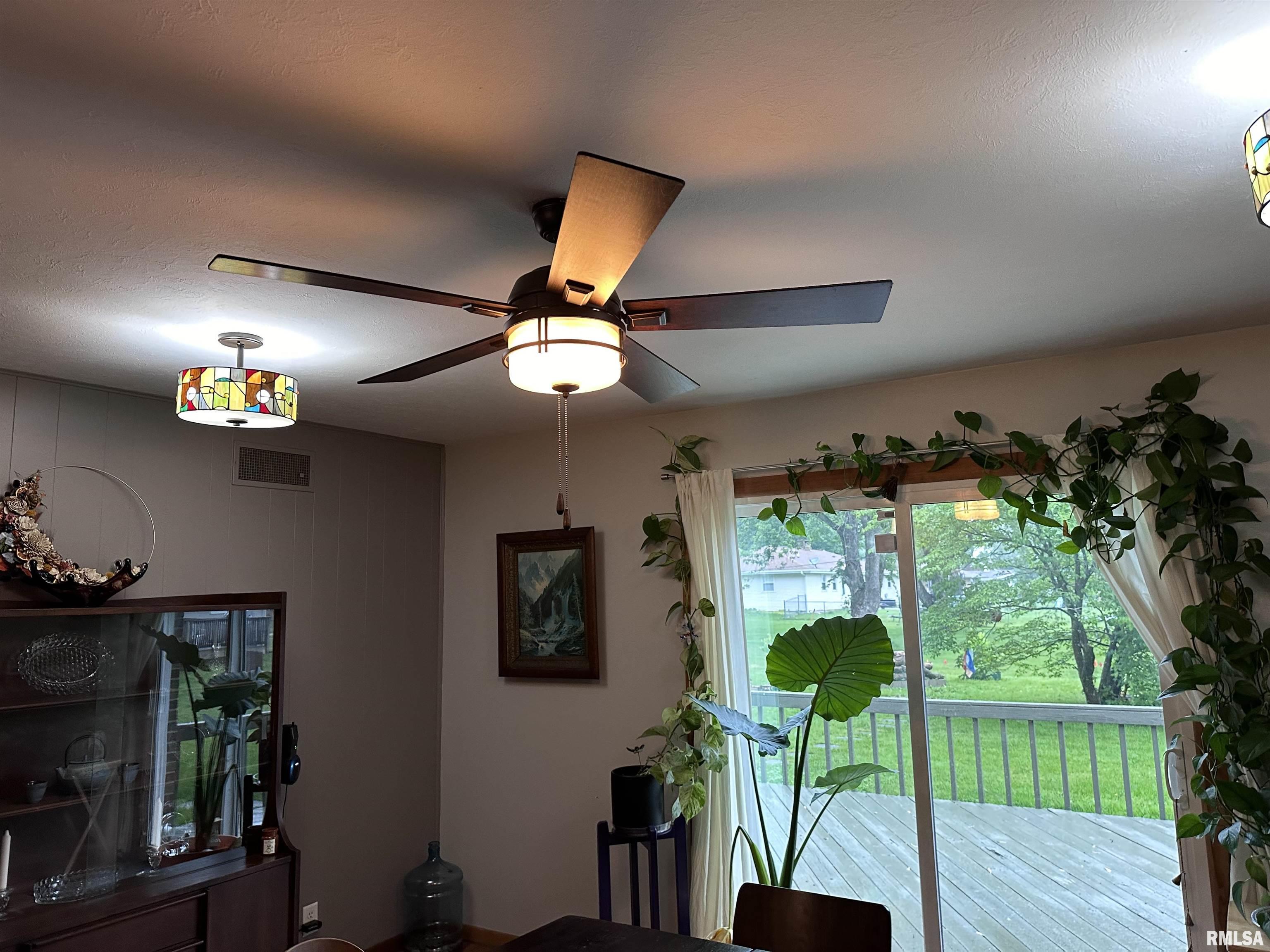 15 Lincoln Road Canton, IL 61520 - Photo 4 of 33 Gallery Image 4