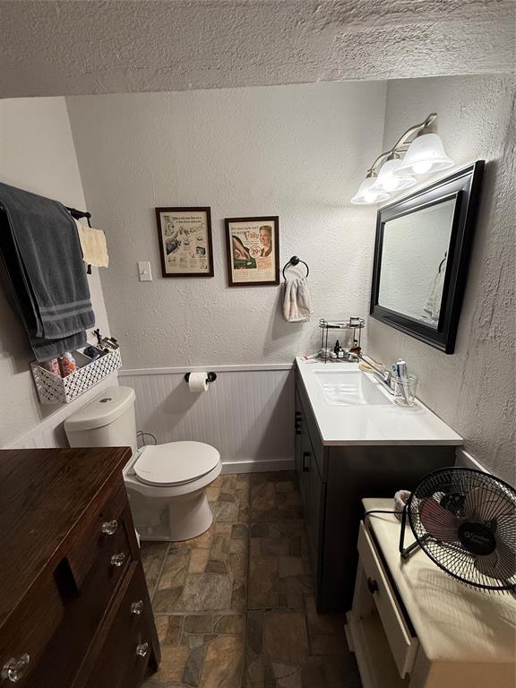 407 South Reagan Street Hamilton, TX 76531 - Photo 26 of 39 a bathroom with a sink toilet and mirror