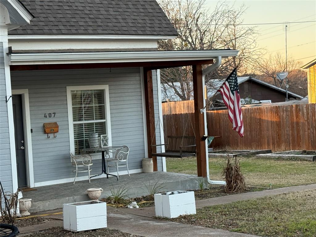 407 South Reagan Street Hamilton, TX 76531 - Photo 36 of 39 a front view of a house with garden