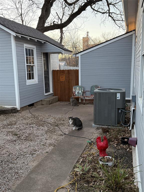 407 South Reagan Street Hamilton, TX 76531 - Photo 37 of 39 a backyard of a house with seating space