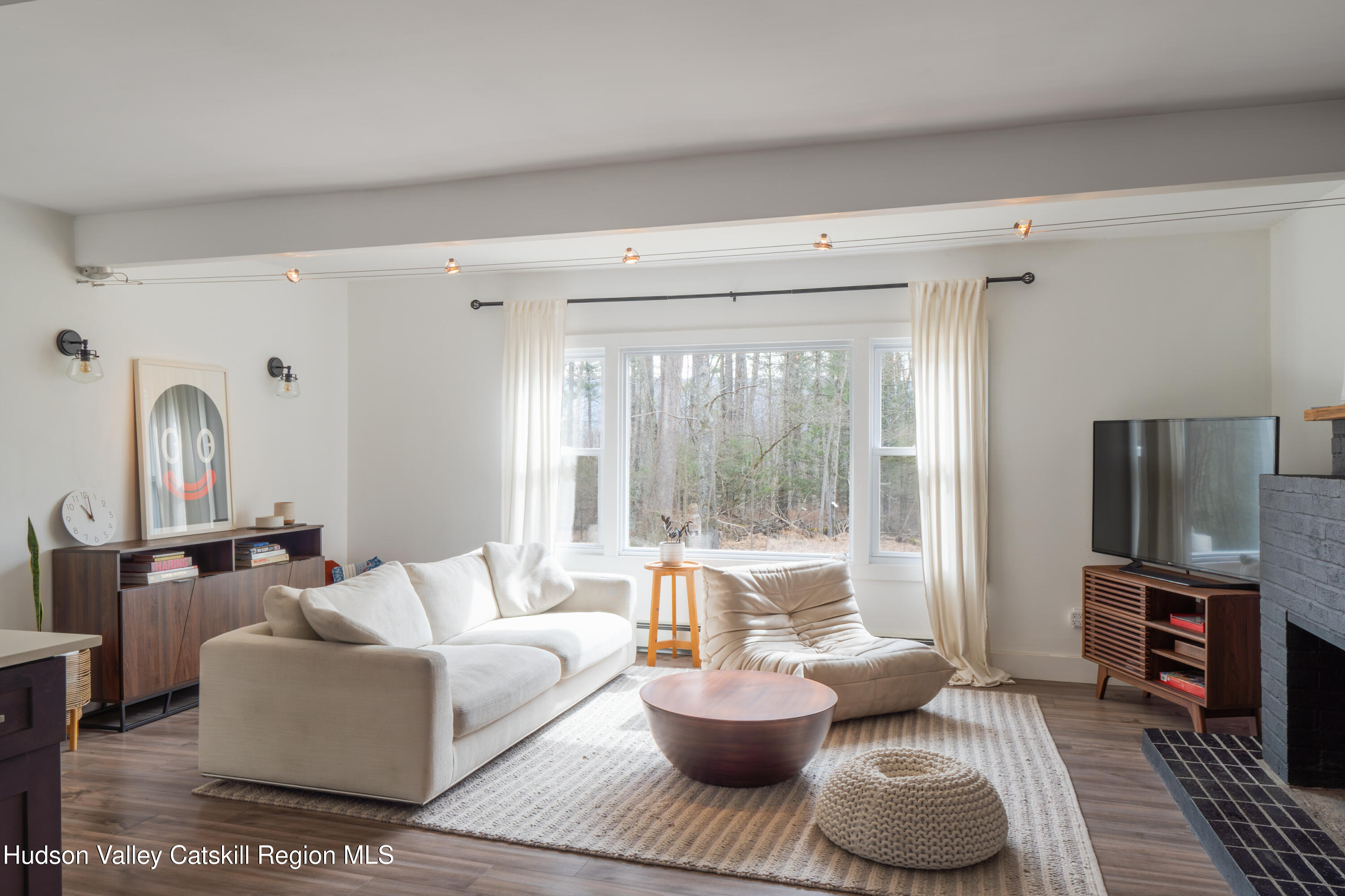 713 Oak Ridge Road Ellenville, NY 12428 - Photo 3 of 53 a living room with furniture and a window