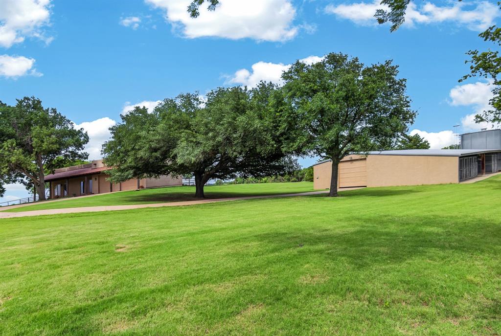 701 West Walcott Street Pilot Point, TX 76258 - Photo 38 of 40