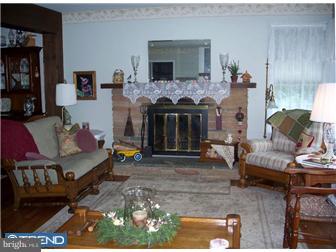 1173 Ridge Road Langhorne, PA 19053 - Photo 4 of 12 Living Room
