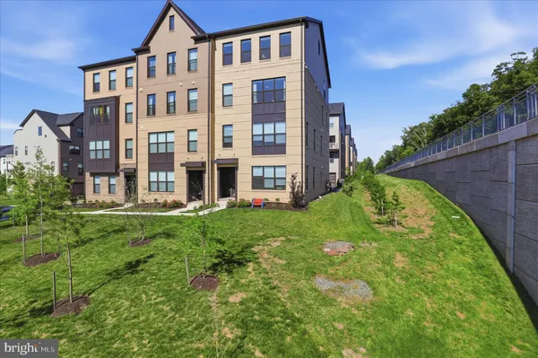 $3,600 | 4984 Longmire Way, Unit 66, Chantilly, VA 20151