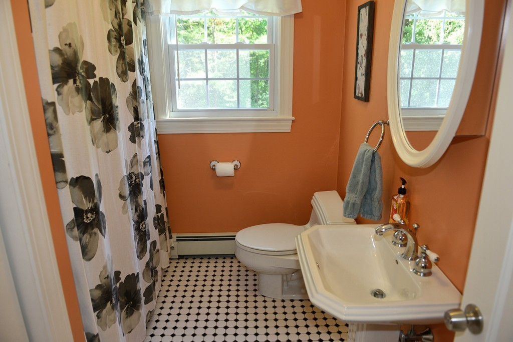 131 Ipswich Road Topsfield, MA 01983 - Photo 18 of 30