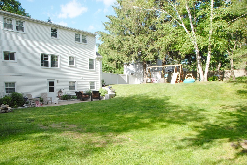 131 Ipswich Road Topsfield, MA 01983 - Photo 3 of 30