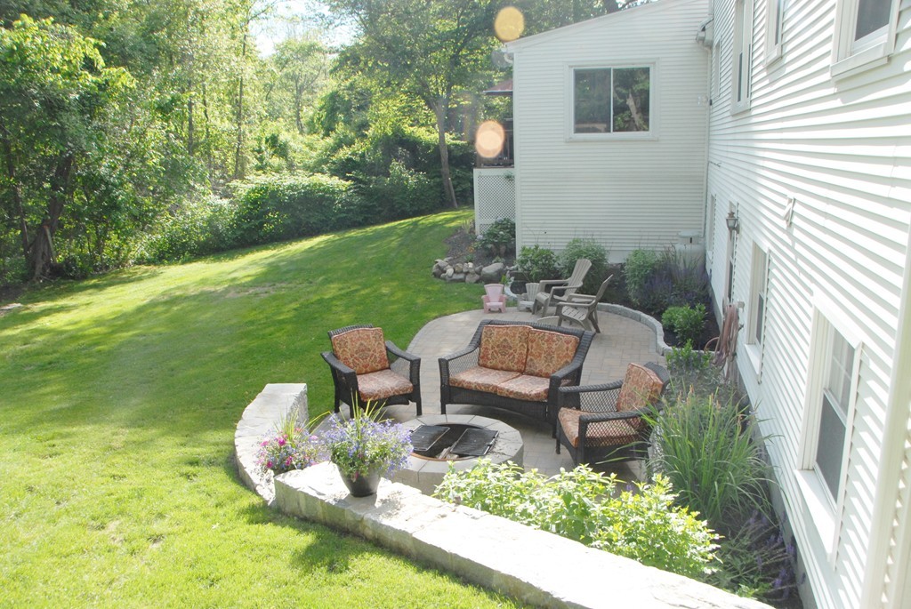 131 Ipswich Road Topsfield, MA 01983 - Photo 4 of 30