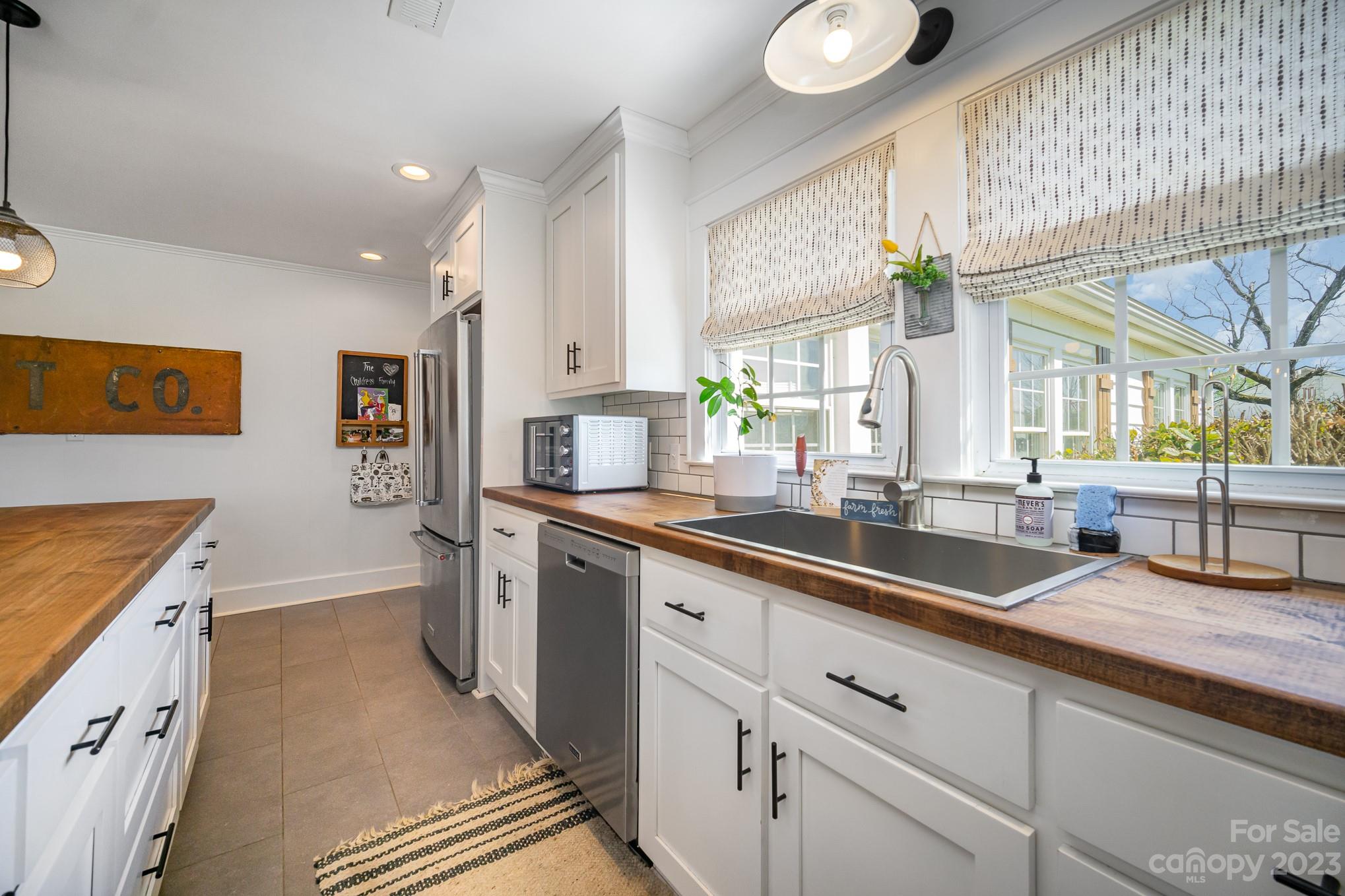 898 Hilltop Road Oakboro, NC 28129 - Photo 23 of 34 a kitchen with lots of counter space and window