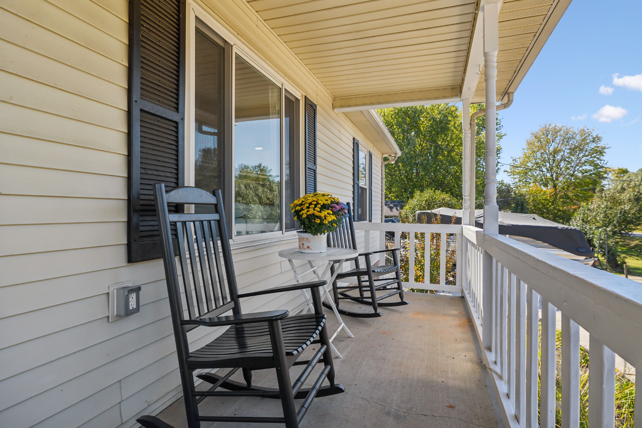 240 Hester Road Portland, TN 37148 - Photo 5 of 51 a view of a chairs and table in the balcony