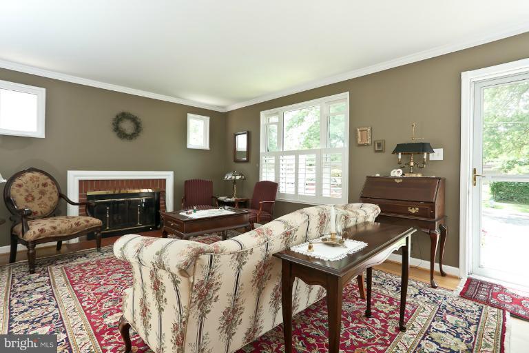 3613 Isbell Street Silver Spring, MD 20906 - Photo 13 of 28 Living Room