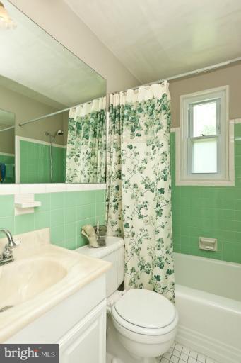 3613 Isbell Street Silver Spring, MD 20906 - Photo 15 of 28 Full Main-level Bath