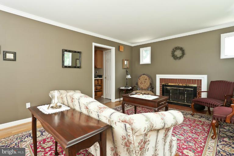 3613 Isbell Street Silver Spring, MD 20906 - Photo 18 of 28 Living Room