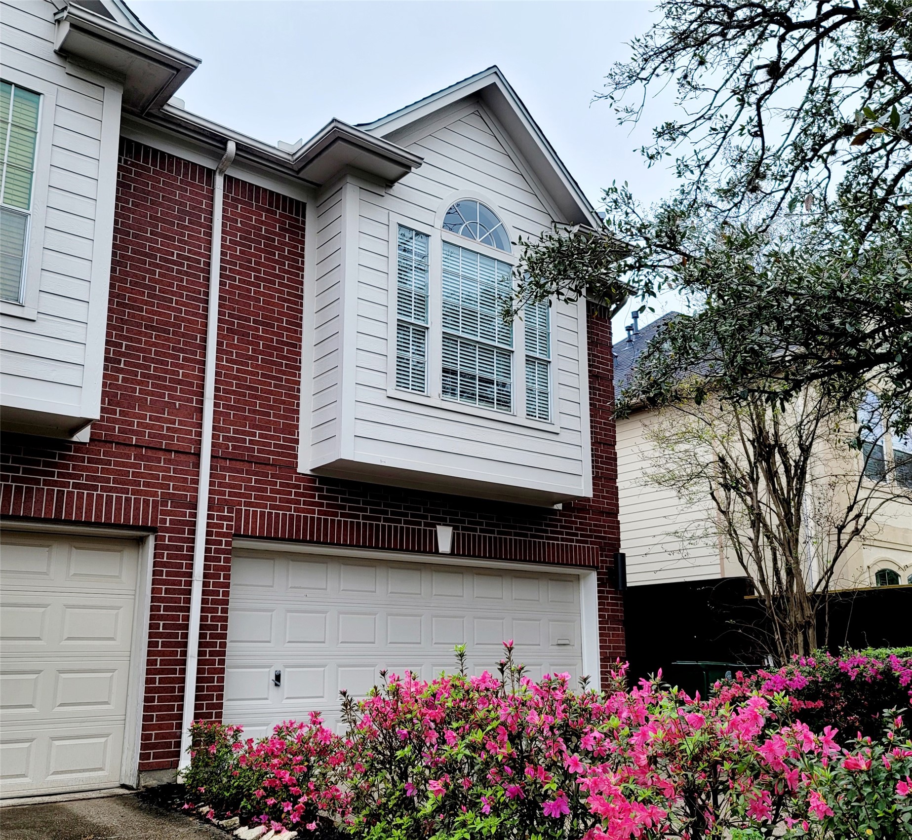 1526 Nevada Street Houston, TX 77006 - Photo 2 of 38 a view of a house with a yard