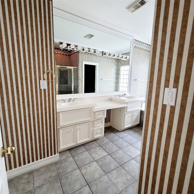 1526 Nevada Street Houston, TX 77006 - Photo 22 of 38 a bathroom with a double vanity sink a mirror and a bathtub