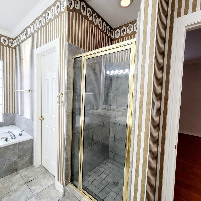 1526 Nevada Street Houston, TX 77006 - Photo 24 of 38 a bathroom with a shower and a sink
