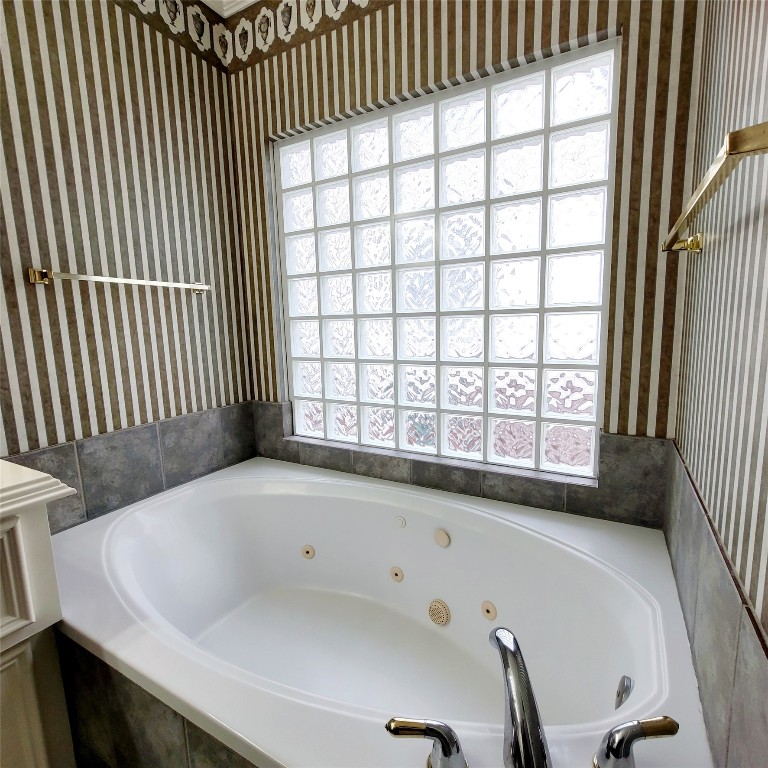 1526 Nevada Street Houston, TX 77006 - Photo 25 of 38 a bathroom with a bathtub and a window